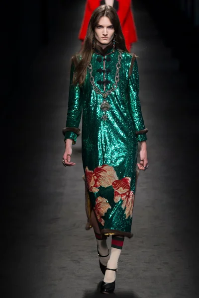 Look 3